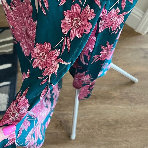 Paper Heart Revolve Boho Floral Green Slip Dress NWT - Picture 3 of 4